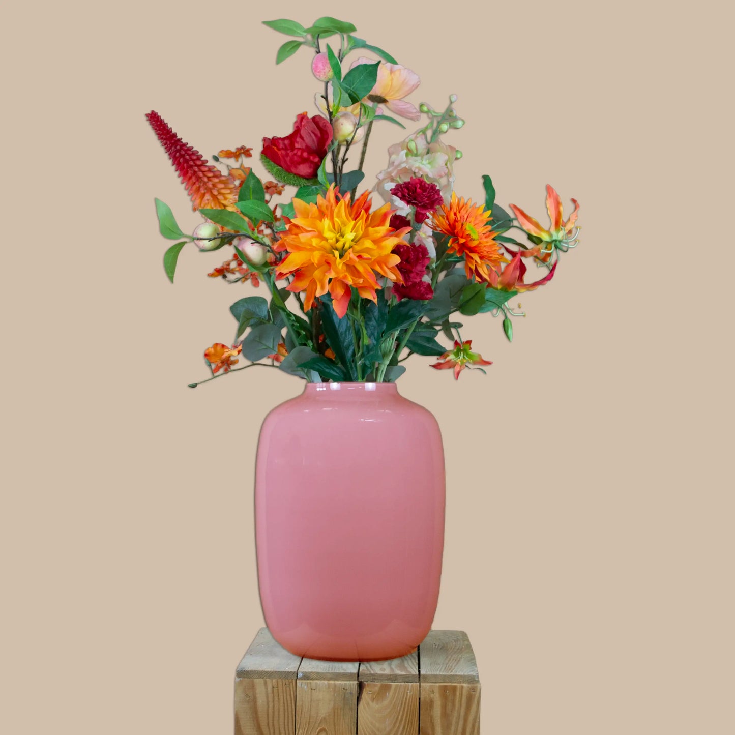 Zijden boeket oranje, rood, sunset glow in vaas pastel pink