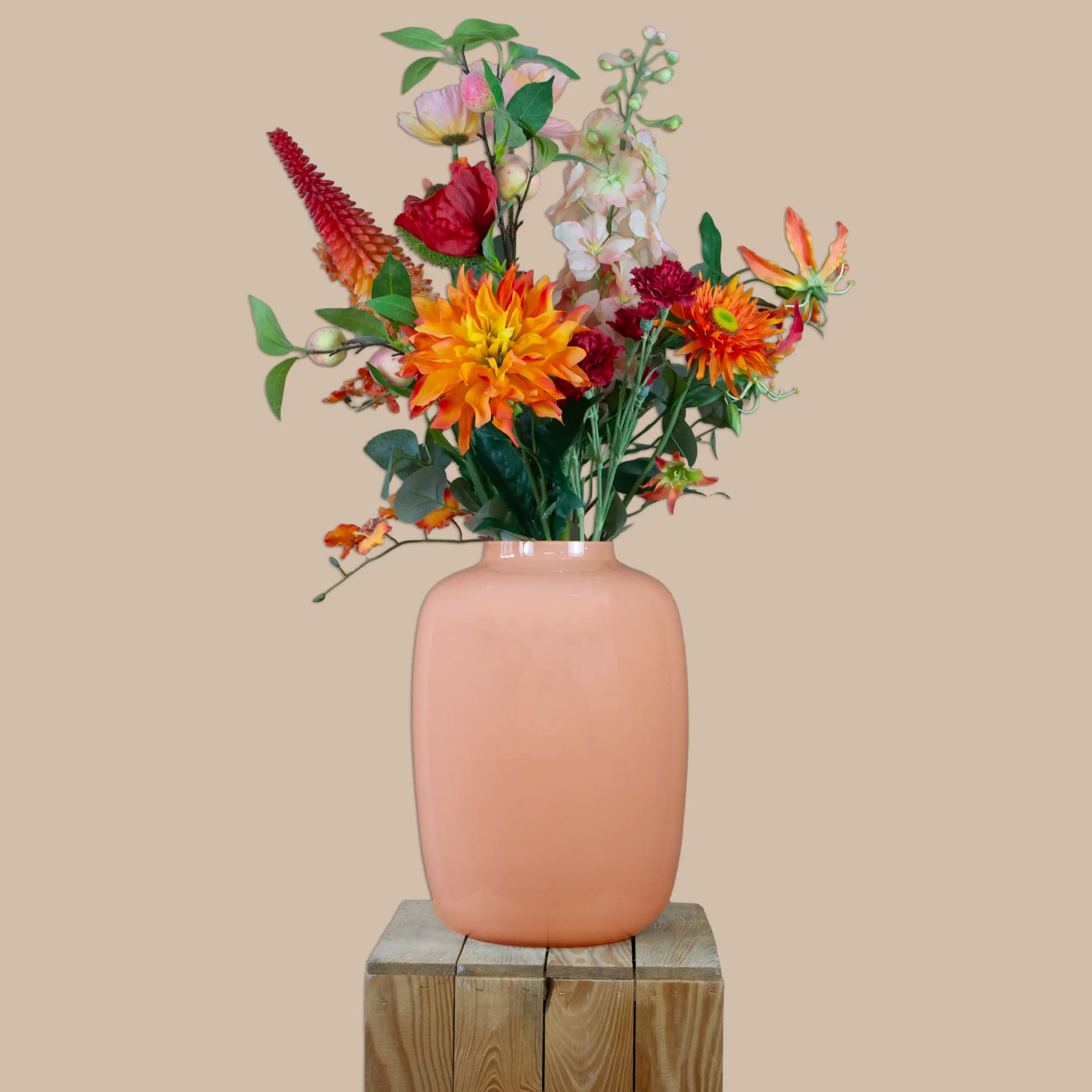 Zijden boeket oranje, rood, sunset glow in vaas peach