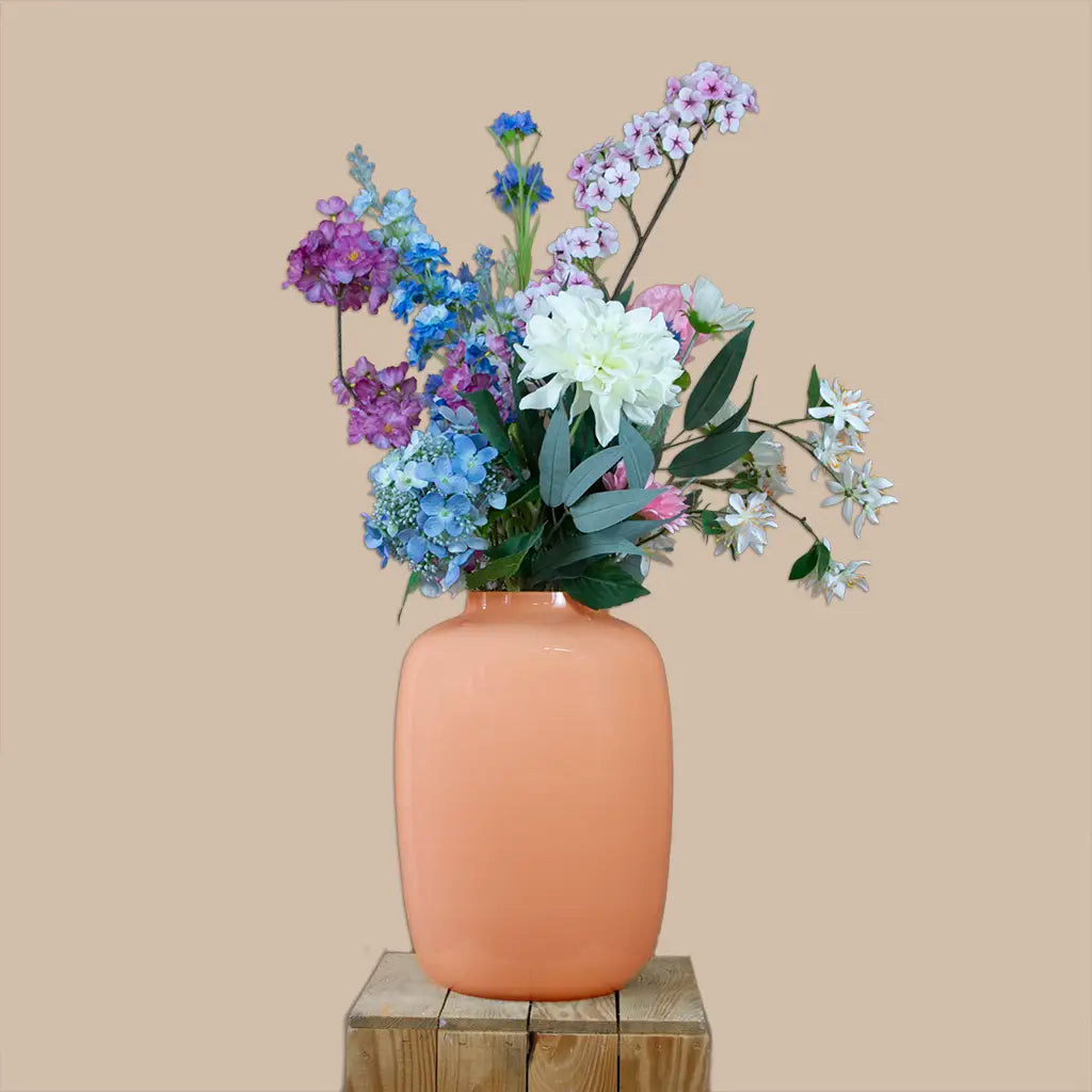 Zijden boeket roze, wit en blauw, soft romance in vaas peach